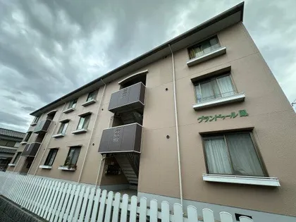 グランドゥール鳳【3階】の外観