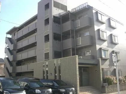 ラトゥール一社の画像