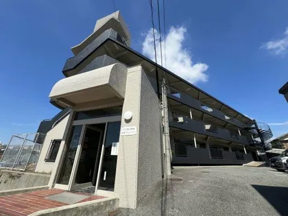 白峯グランドハイツ【1階】の外観