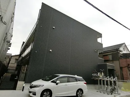 リブリ・ラゴーラ【1階】の外観