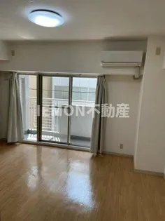 メゾン・ド・キャラミ【302号室】の居間