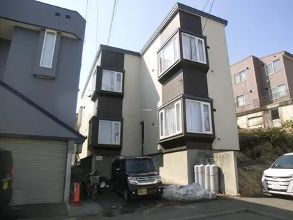 ビリオネア十番館【2階】の外観