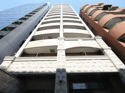 プレサンス桜通グレイス【4階】の外観