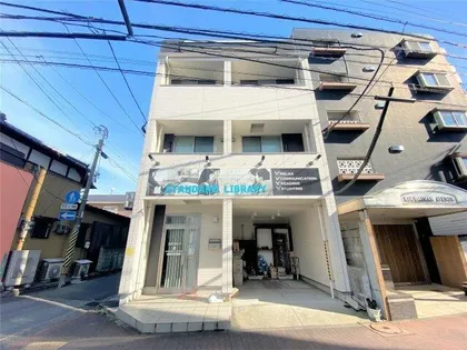 スタンダード九工大前ビル【3階】の外観