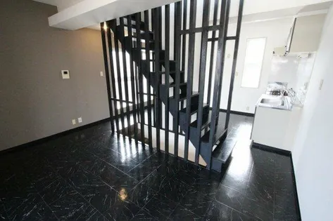 クレスト甲東園A棟【00A-3号室】の居間