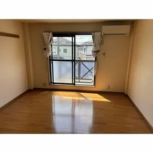 ブランシェ・アウトリバー【1号室】の居間