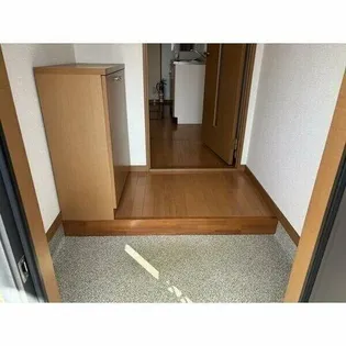 ブランシェ・アウトリバー【1号室】の玄関