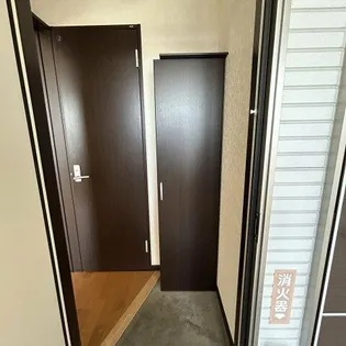 コスモXI【201号室】の玄関