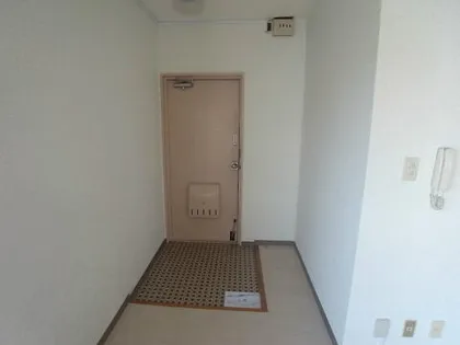 イスズハイツ・ベル苦楽園P-2【302号室】の玄関