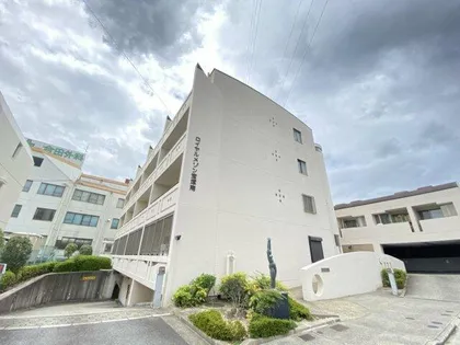 ロイヤルメゾン宝塚南【4階】の外観