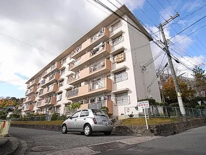 川西松ケ丘団地1号棟【5階】の外観