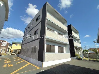 ルネス小松【2階】の外観