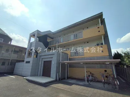 デルフィ カーサの画像