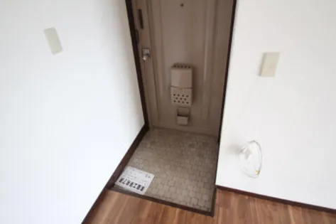 絹延コーポ【401号室】の玄関