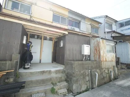 兵庫県川西市霞ケ丘2丁目【テラスハウス】の外観