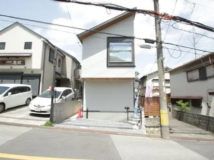 兵庫県川西市萩原3丁目【一戸建】の外観