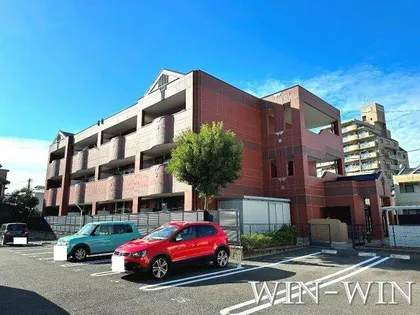 ロイヤルヒルズ上野【3階】の外観