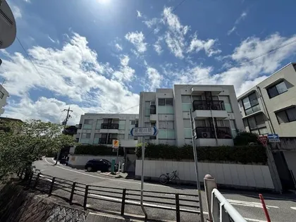 ホワイエ甲子園【1階】の外観