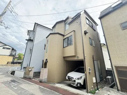 兵庫県宝塚市鶴の荘【一戸建】の外観