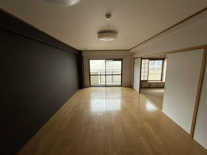 エム苦楽園【201号室】の居間