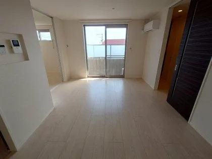 ドミールⅢ【102号室】の玄関