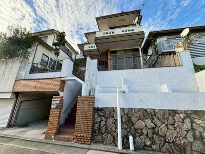 兵庫県宝塚市雲雀丘3丁目【一戸建】の外観