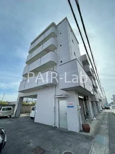 エスティ クロダの画像