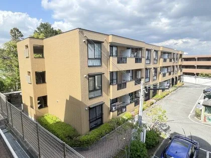 ヴィラ宝塚宝松苑【3階】の外観