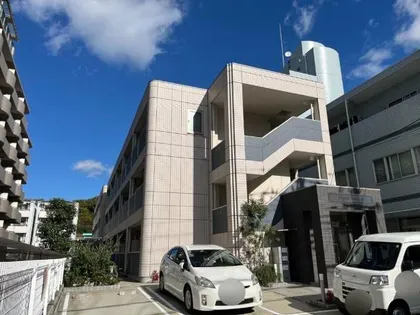 クリスタルマンション【1階】の外観