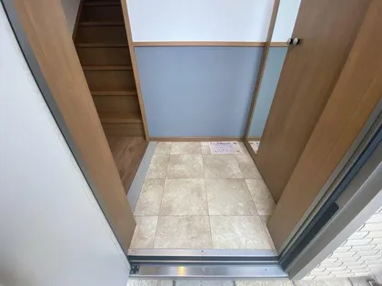 レグジー【201号室】の玄関