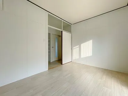 公社賃貸SMALIO 三原台【4-202号室】の居間
