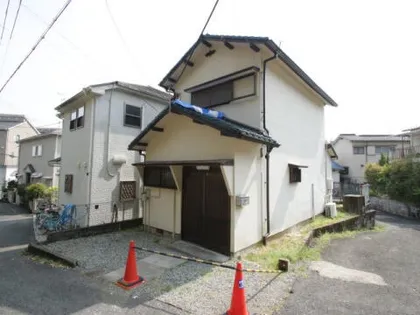 兵庫県川西市新田2丁目【一戸建】の外観