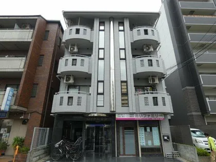 ロイヤル立山【1階】の外観