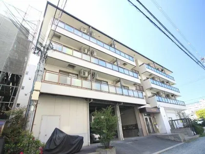 パインハウス【4階】の外観