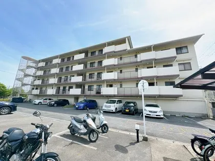 ファミール箕面【3階】の外観