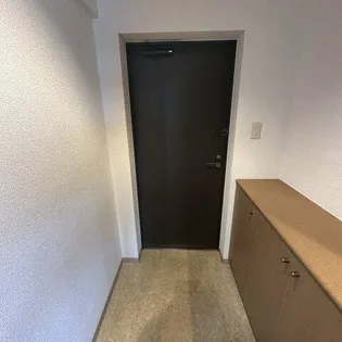 秀弐番館【302号室】の玄関