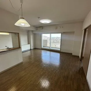 秀弐番館【302号室】の居間