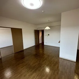 秀弐番館【302号室】の内装