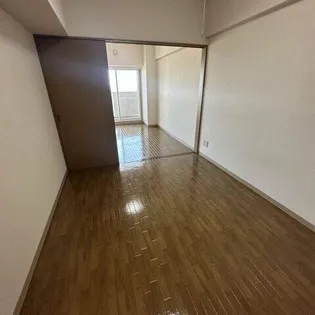 秀弐番館【302号室】の内装