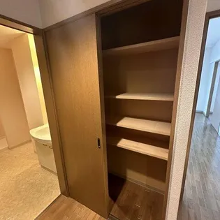 秀弐番館【302号室】の内装