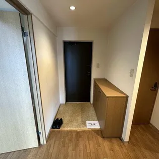 秀弐番館【602号室】の玄関