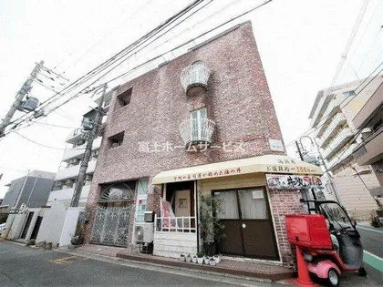 アールズコート【3階】の外観