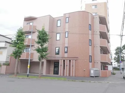 ラークヒルズステーションフロントの画像