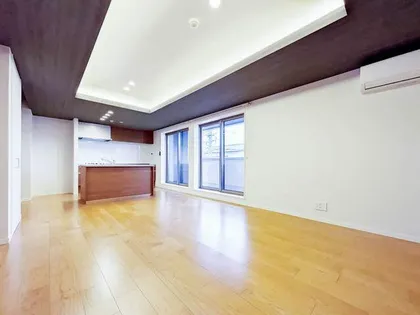 プレミアス城西【A0201号室】の居間