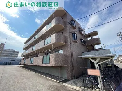 愛知県岡崎市上六名3丁目【マンション】の外観