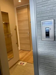 シャーメゾン中御門【0301号室】の玄関