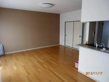 コートヴェール南片江II J棟【J0202号室】の居間