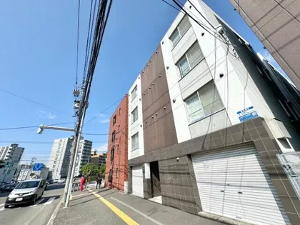 ライフジュエル学園前【3階】の外観