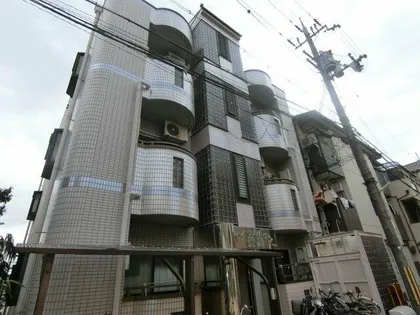 ロイヤルハイツ萱島【1階】の外観