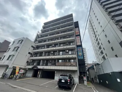 ルーブル4条館【8階】の外観